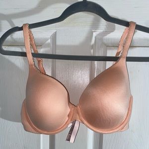 Victoria’s Secret body by Victoria lined perfect coverage bra